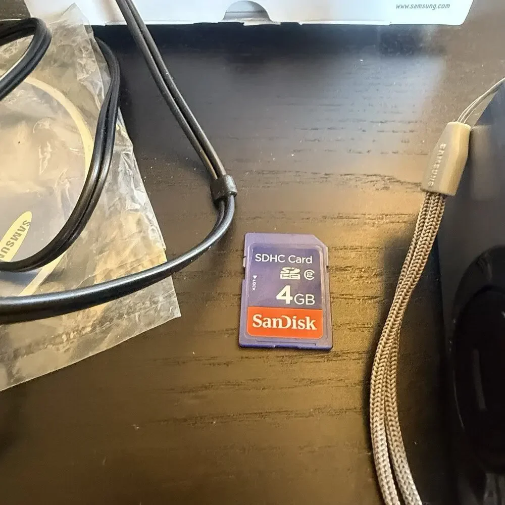 Samsung SL202 10.2MP Digital Camera Solve w/ SD Memory Card Original Box